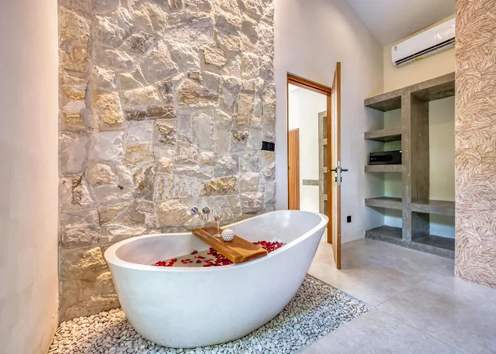 Aesthetic With Private Pool & Bathtub, Uluwatu